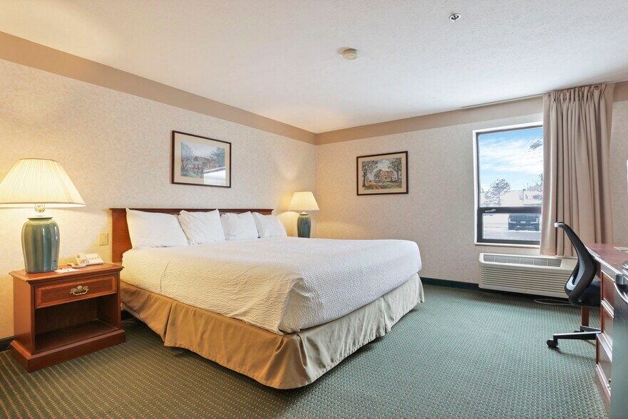 More Photos Of 509 S Wooster Ave, Strasburg Hotel For Sale