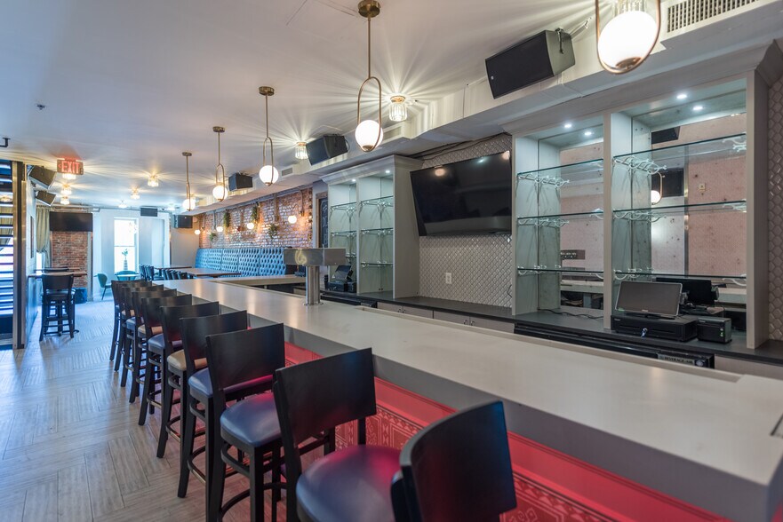 More Photos Of 1336 U St NW, Washington Bar For Lease