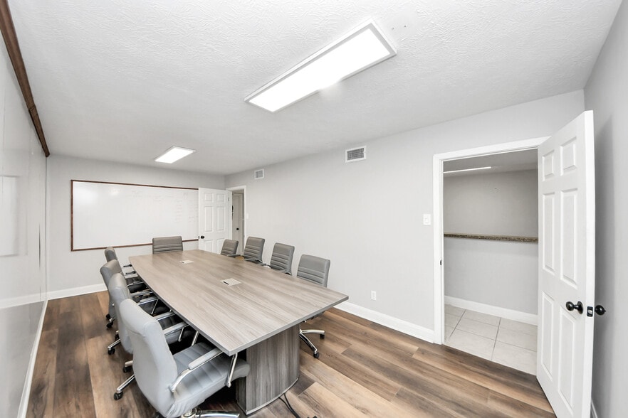 More Photos Of 2001 John St, Pasadena Office For Sale