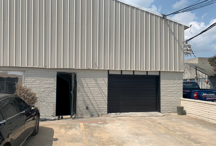 More Photos Of 2529 Merrell Rd, Dallas Light Distribution For Lease