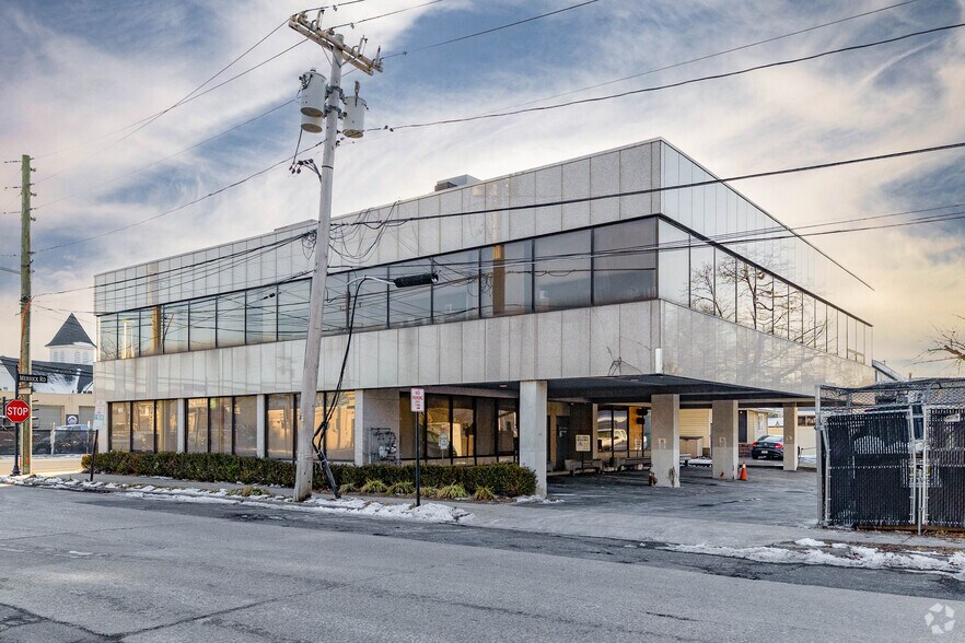 More Photos Of 185 Merrick Rd, Lynbrook Medical For Lease