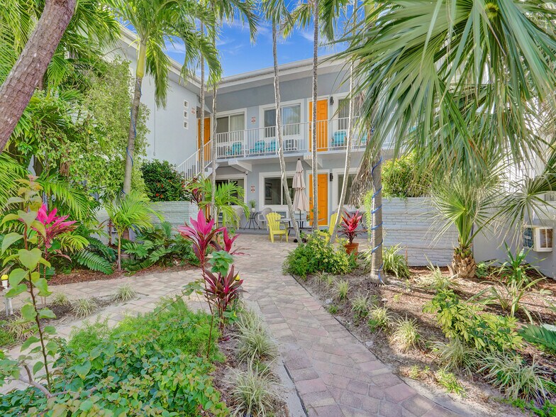 More Photos Of 326 Coolidge St, Hollywood Hotel For Sale