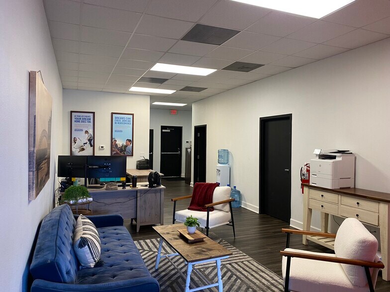 More Photos Of 1730 E Republic Rd, Springfield Unknown For Lease