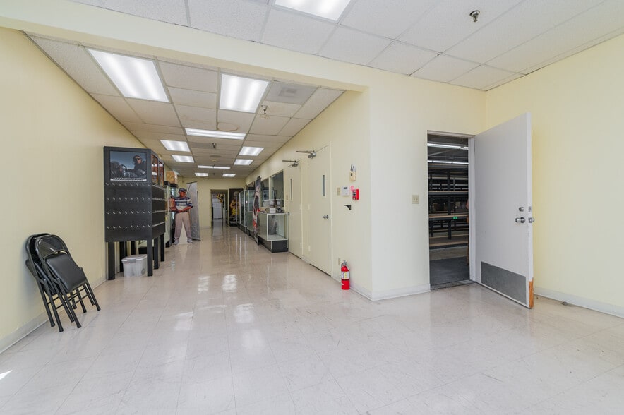 More Photos Of 380-384 Clinton St, Costa Mesa Manufacturing For Lease