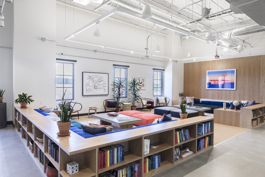 More Photos Of 6543 S Las Vegas Blvd, Las Vegas Office For Lease