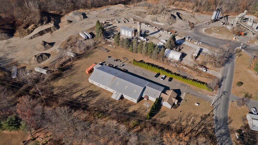 More Photos Of 16 Arthur St, Easthampton Warehouse For Sale