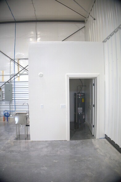More Photos Of 162 Business Centre Cir, Driggs Warehouse For Lease