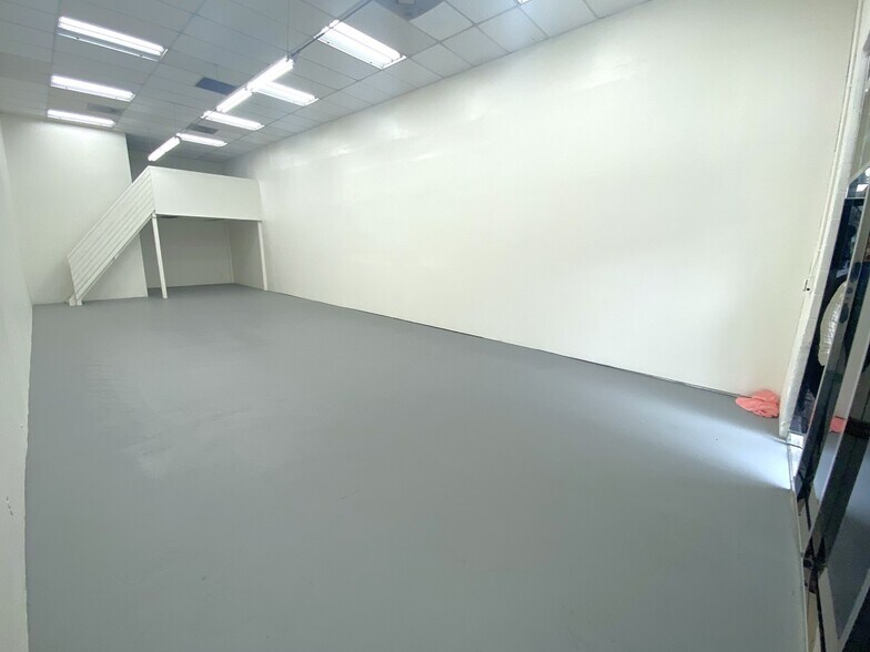 More Photos Of 204 E 11th St, Los Angeles General Retail For Sale