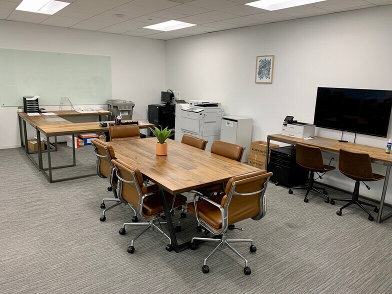 More Photos Of 3200 Southwest Fwy, Houston Office For Lease