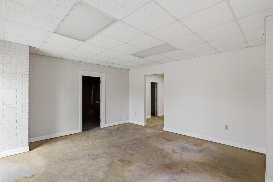 More Photos Of 4107 Port Lavaca Dr, Victoria Showroom For Sale