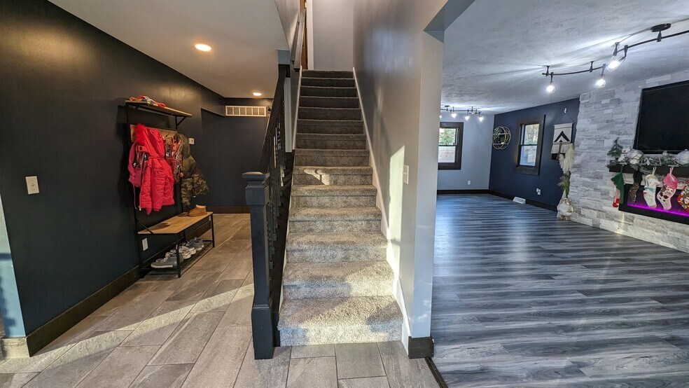 More Photos Of 933 W Weber Sq, South Bend Lodge Meeting Hall For Sale