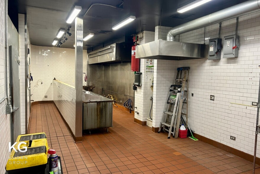 More Photos Of 2152 N Damen Ave, Chicago General Retail For Sale