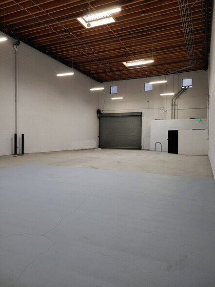 More Photos Of 1417 15th, Los Angeles Warehouse For Lease