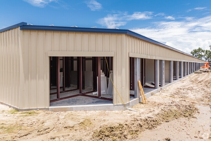 More Photos Of 2419 E 85th St, Palmetto Self Storage For Sale