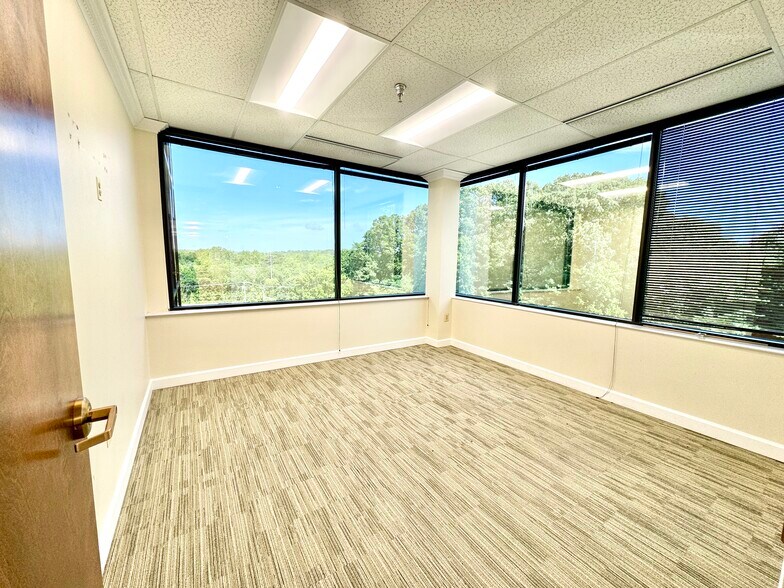 More Photos Of 2200 Defense Hwy, Crofton Medical For Lease