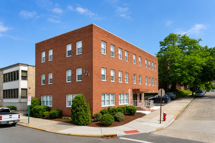 Primary Photo Of 121 Cedar Ln, Teaneck Medical For Sale