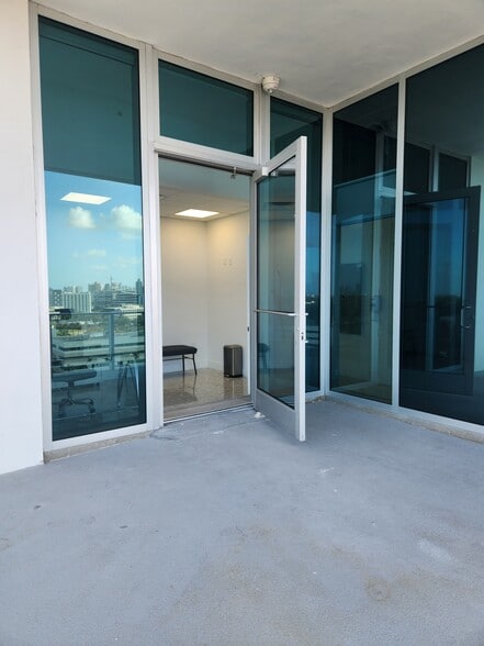 More Photos Of 2820 NE 214th St, Aventura Loft Creative Space For Sale