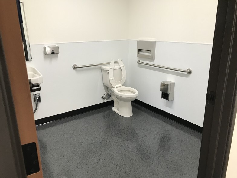 More Photos Of 1901 Holser Walk, Oxnard Manufacturing For Lease