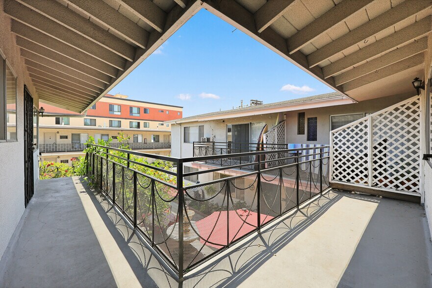 More Photos Of 11130 Huston St, North Hollywood Apartments For Sale