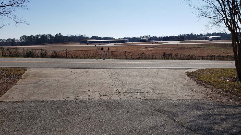 More Photos Of 1498 Airport Rd, Greensboro Warehouse For Lease