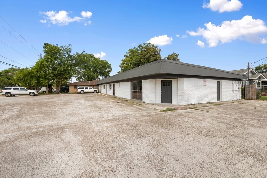 More Photos Of 1117 Collingsworth St, Houston Freestanding For Lease