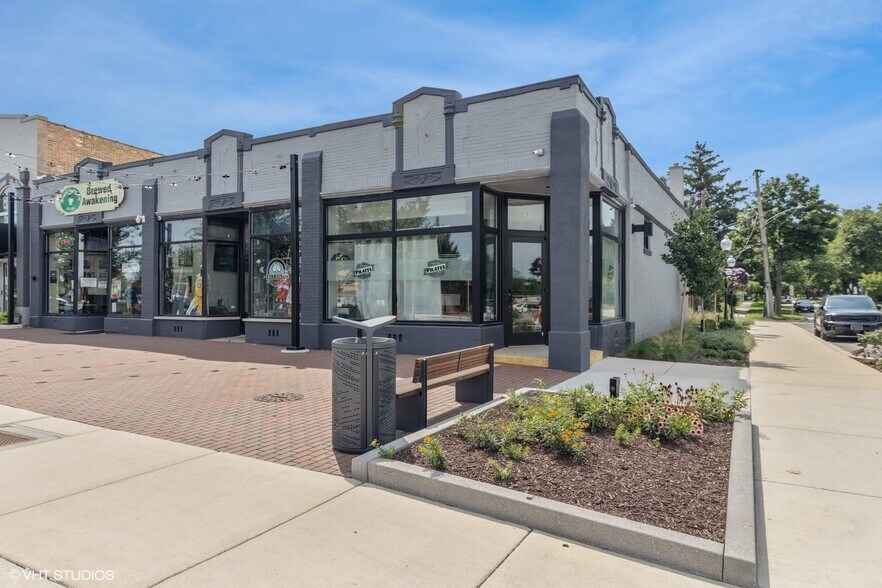 More Photos Of 19-23 W Quincy St, Westmont Storefront For Sale