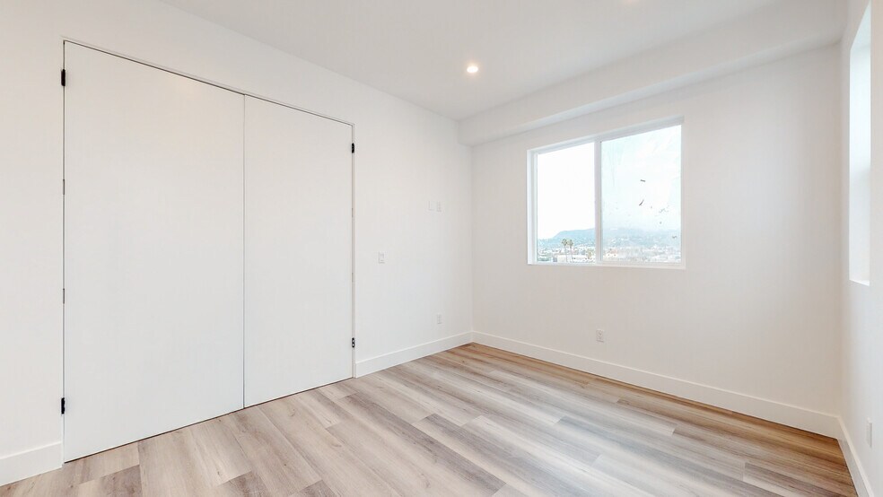 More Photos Of 525 N Normandie Ave, Los Angeles Apartments For Sale