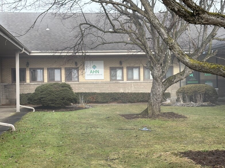 More Photos Of 1629 Union Ave, Natrona Heights Medical For Lease