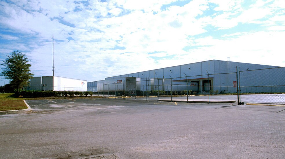 More Photos Of 2002 Directors Row, Orlando Warehouse For Lease
