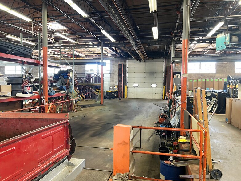 More Photos Of 5500 McDermott Dr, Berkeley Warehouse For Lease