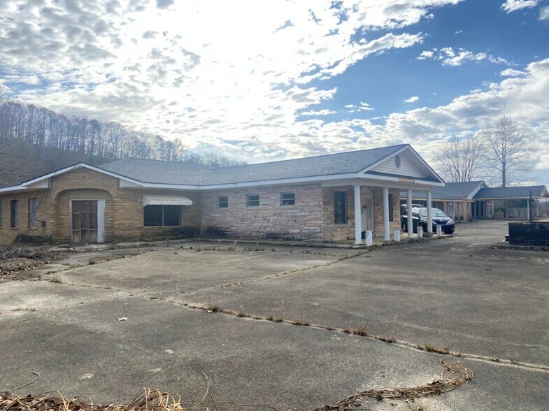 More Photos Of 8091 Old Highway 5 S, Talking Rock Light Distribution For Sale