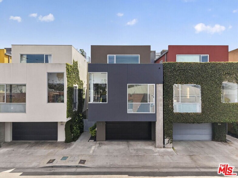 More Photos Of 2120 Narcissus Ct, Venice Office For Sale