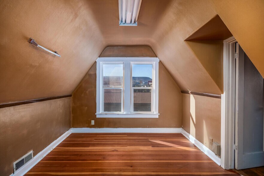 More Photos Of 328 E St George Blvd, St George Freestanding For Lease