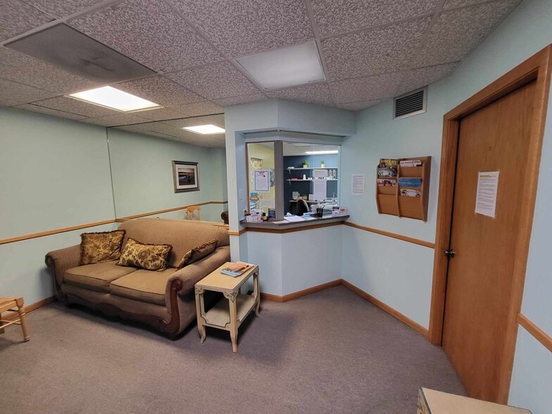 More Photos Of 700 2nd Ave N, Naples Medical For Lease