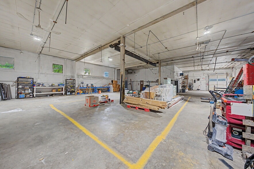 More Photos Of 23 Malcolm St, Morristown Industrial For Sale