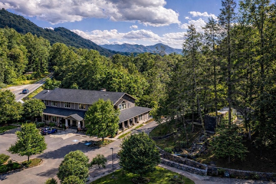 More Photos Of 9400 US-19 W, Bryson City Hotel For Sale