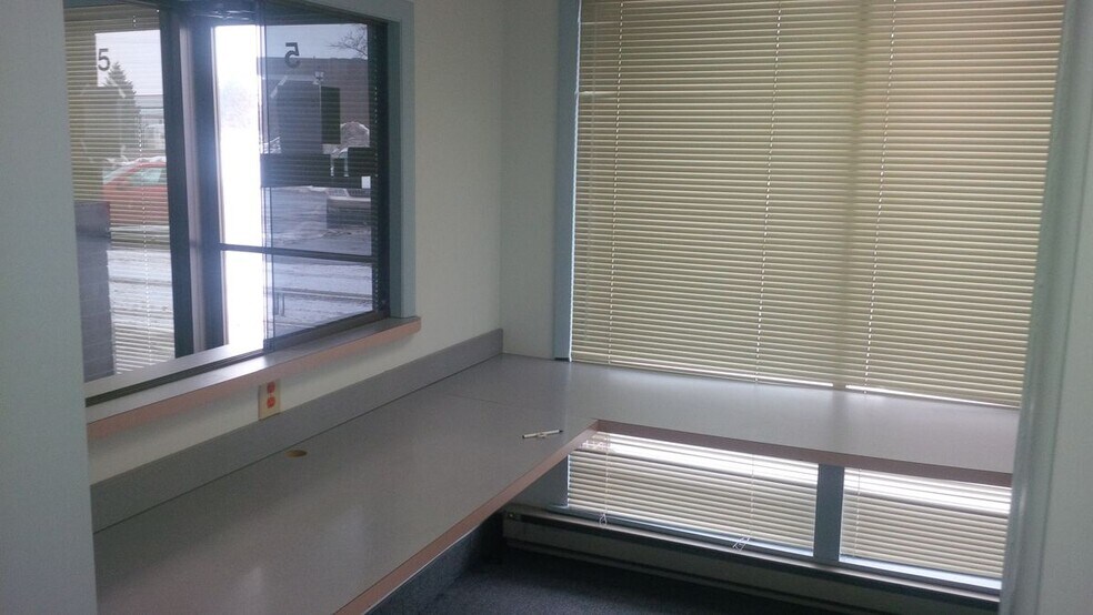 More Photos Of 6810 S Cedar St, Lansing Storefront Retail Office For Lease