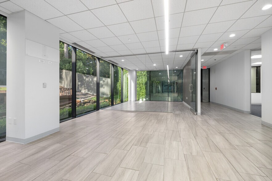 More Photos Of 17 S Briar Hollow Ln, Houston Office Residential For Lease