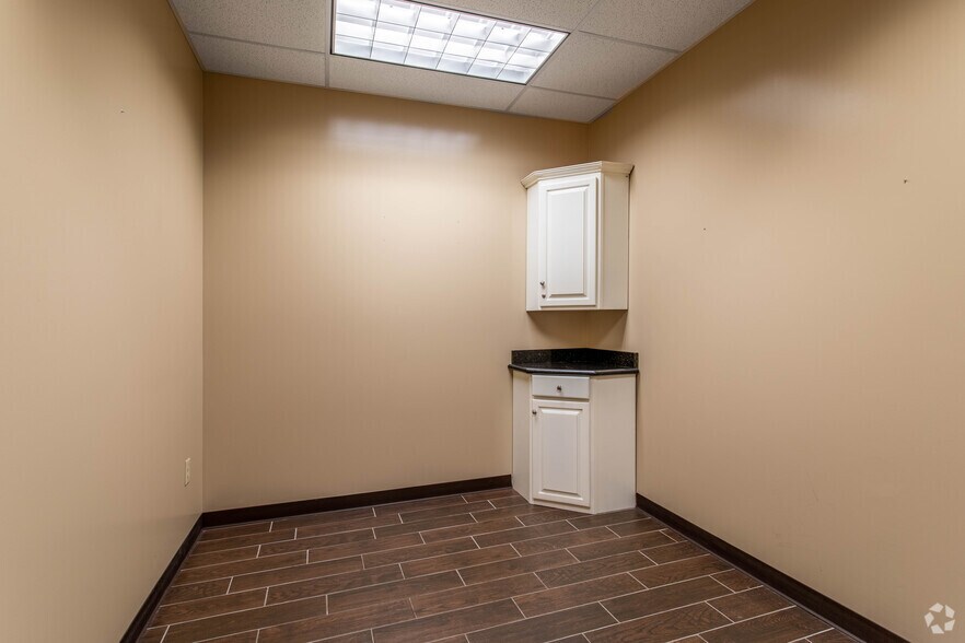 More Photos Of 5232-5260 Socialville Foster Rd, Mason Medical For Lease