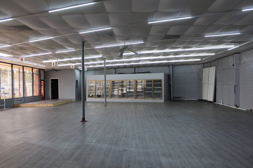 More Photos Of 4906 Harrisburg Blvd, Houston Storefront For Lease