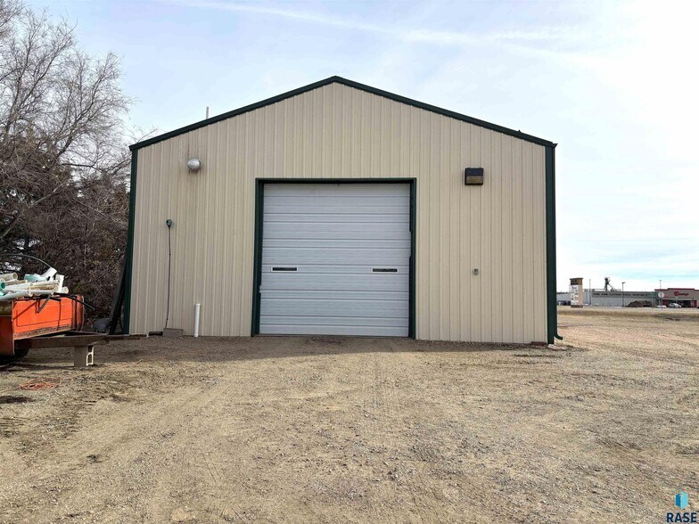More Photos Of 1603 N Broadway Ave, Miller Industrial For Sale