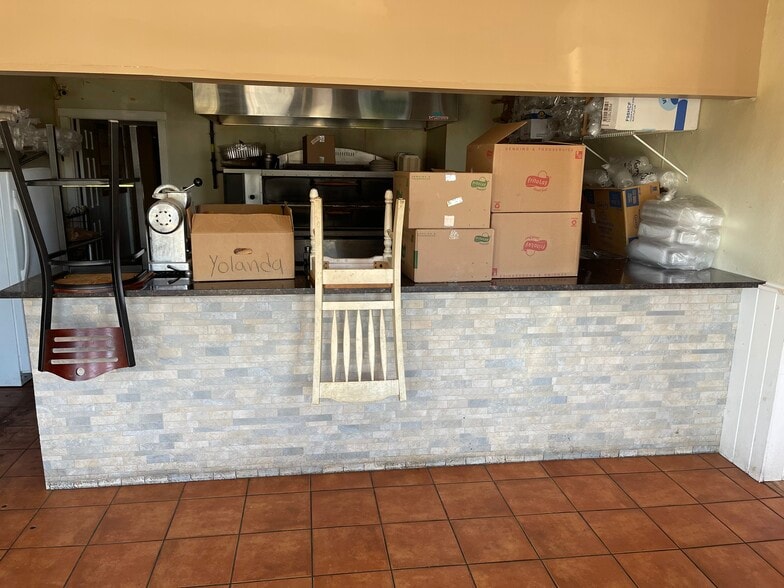 More Photos Of 4235 Madison Ave, Trumbull Restaurant For Lease