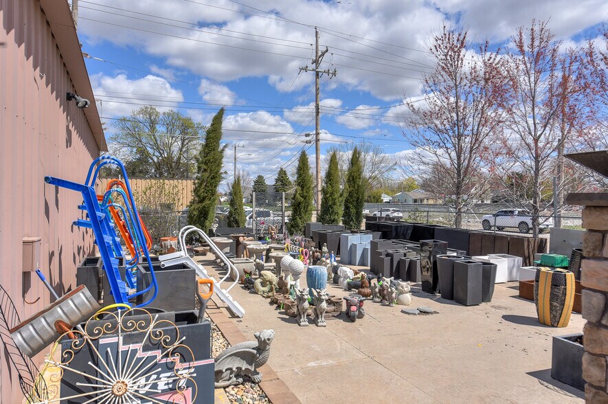 More Photos Of 110 W Reichmuth Rd, Valley Freestanding For Sale