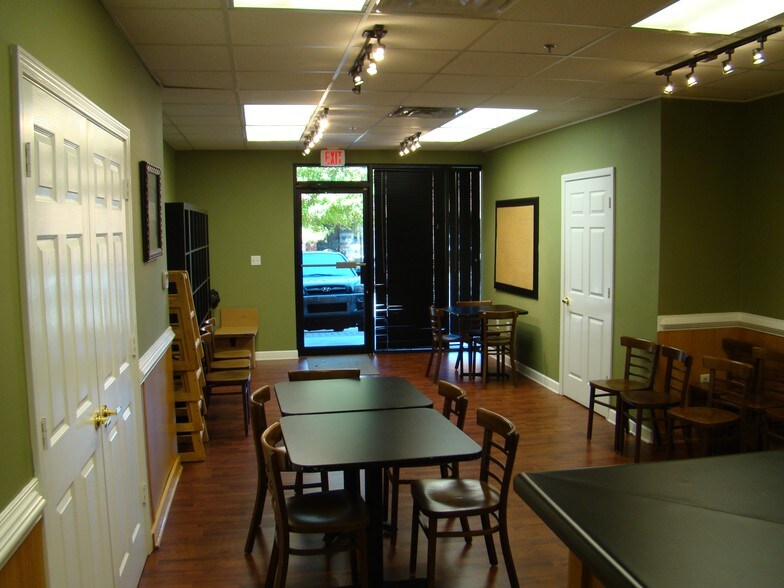 More Photos Of 9876 Main St, Woodstock Flex For Sale