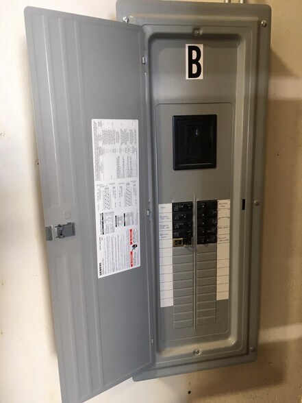 More Photos Of 985 NW Noble Dr, Estacada Warehouse For Lease