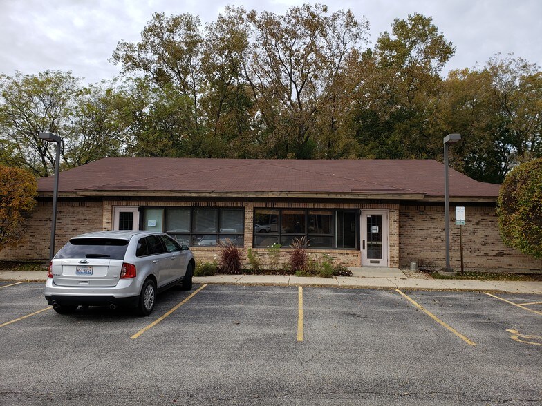 More Photos Of 3424-3426 N Old Arlington Heights Rd, Arlington Heights Unknown For Lease