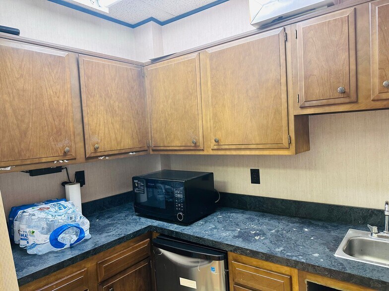 More Photos Of 1233 Berlin Rd, Voorhees Medical For Sale