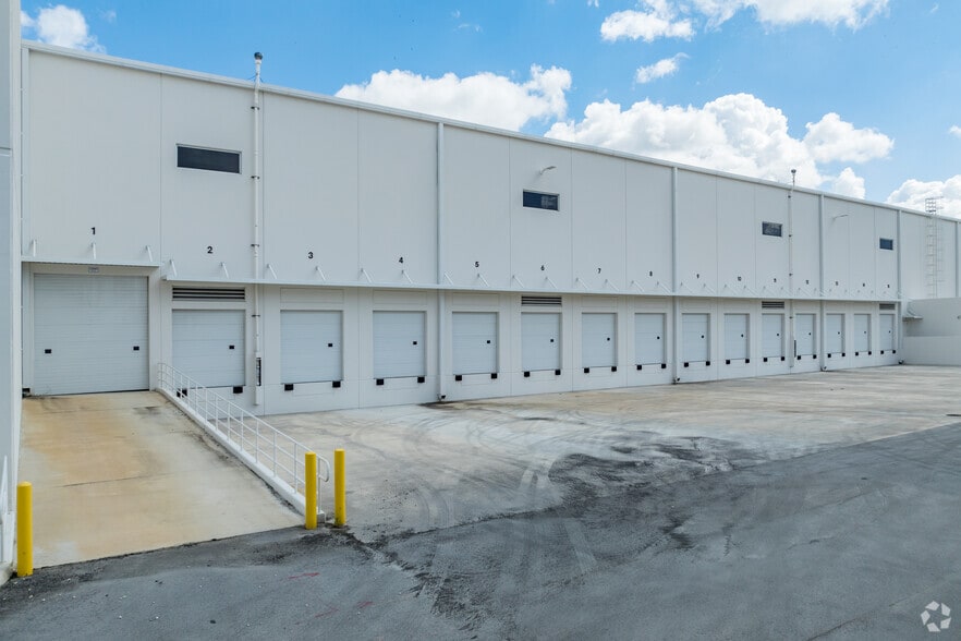 More Photos Of 8130 NW 74th St, Medley Unknown For Lease