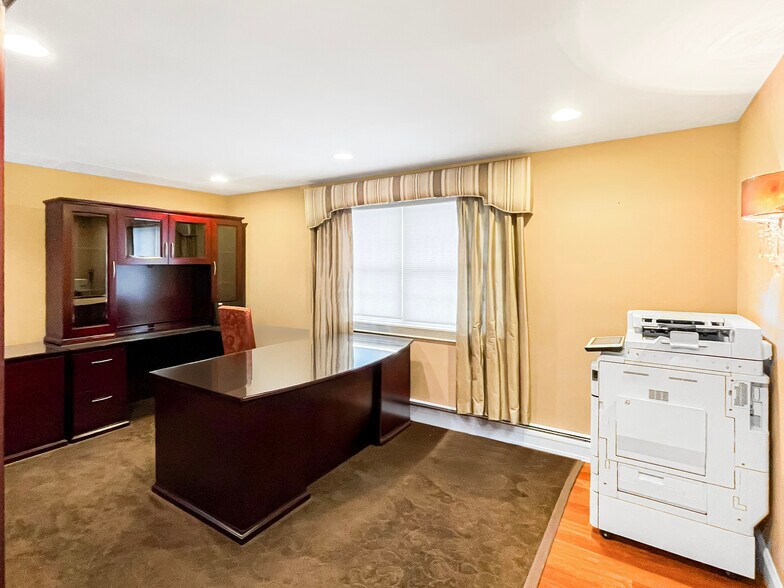 More Photos Of 146 Maple Ave, New City Office For Sale