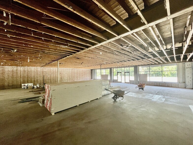 More Photos Of 3921-3953 Hendricks Ave, Jacksonville Storefront For Lease